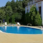 Noks Spacious 1 Bed Flat Sunny Terrace 6 Min شقة سفيتي فلاس
